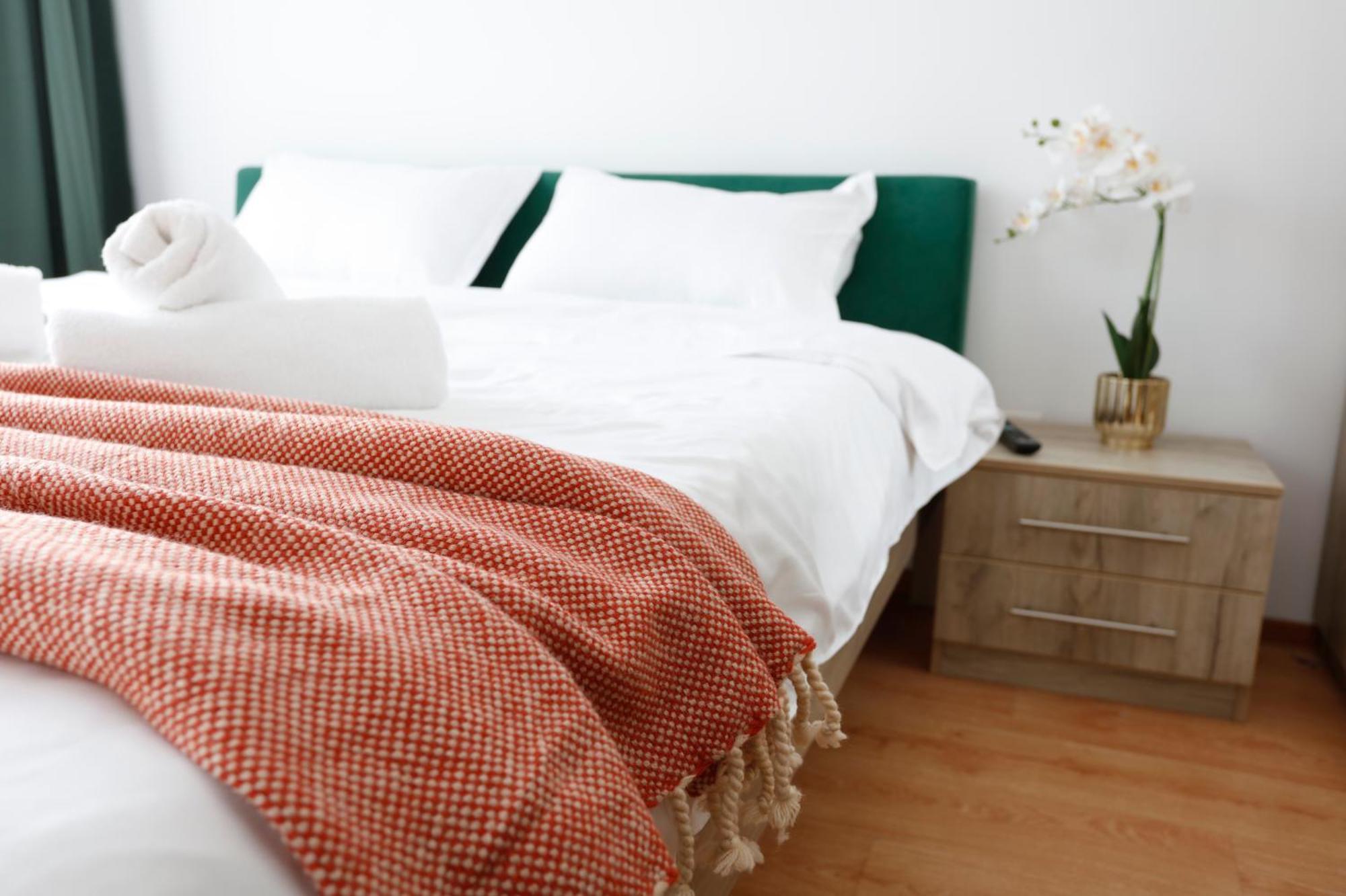 Enchanting Retreat - Historic Old Town - Pet-Friendly Haven - Steps From Unirii ブカレスト エクステリア 写真