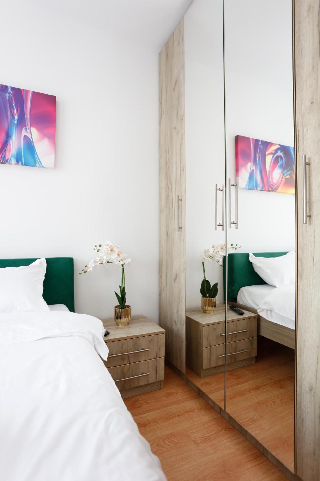 Enchanting Retreat - Historic Old Town - Pet-Friendly Haven - Steps From Unirii ブカレスト エクステリア 写真